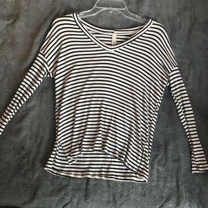 Jolie long sleeved crop high-low